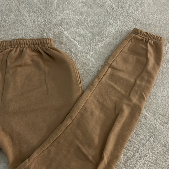 Pretty little thing brown sweatpants - Picture 3 of 4